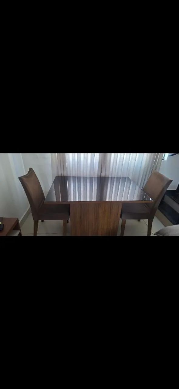 Mesa de vidro com 4 cadeiras