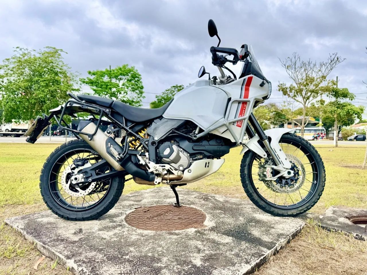 Ducati Desert x 2023 - Foto 3