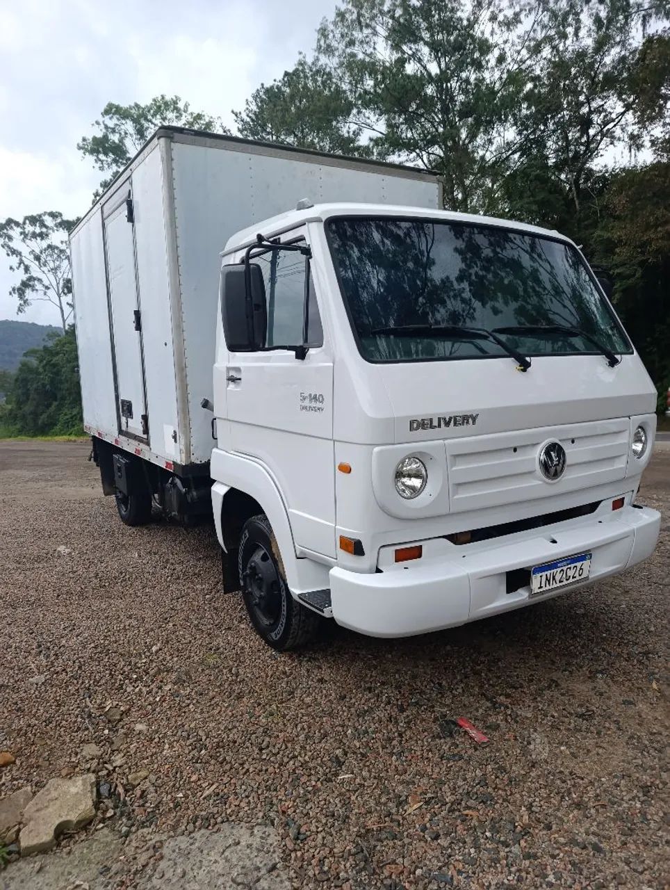VW 5140 Baú com Plataforma 