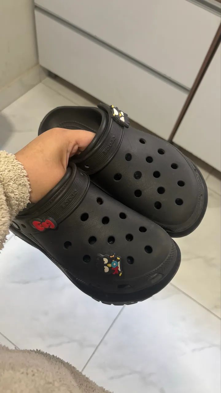 Crocs mega crush preta 36  - Foto 3
