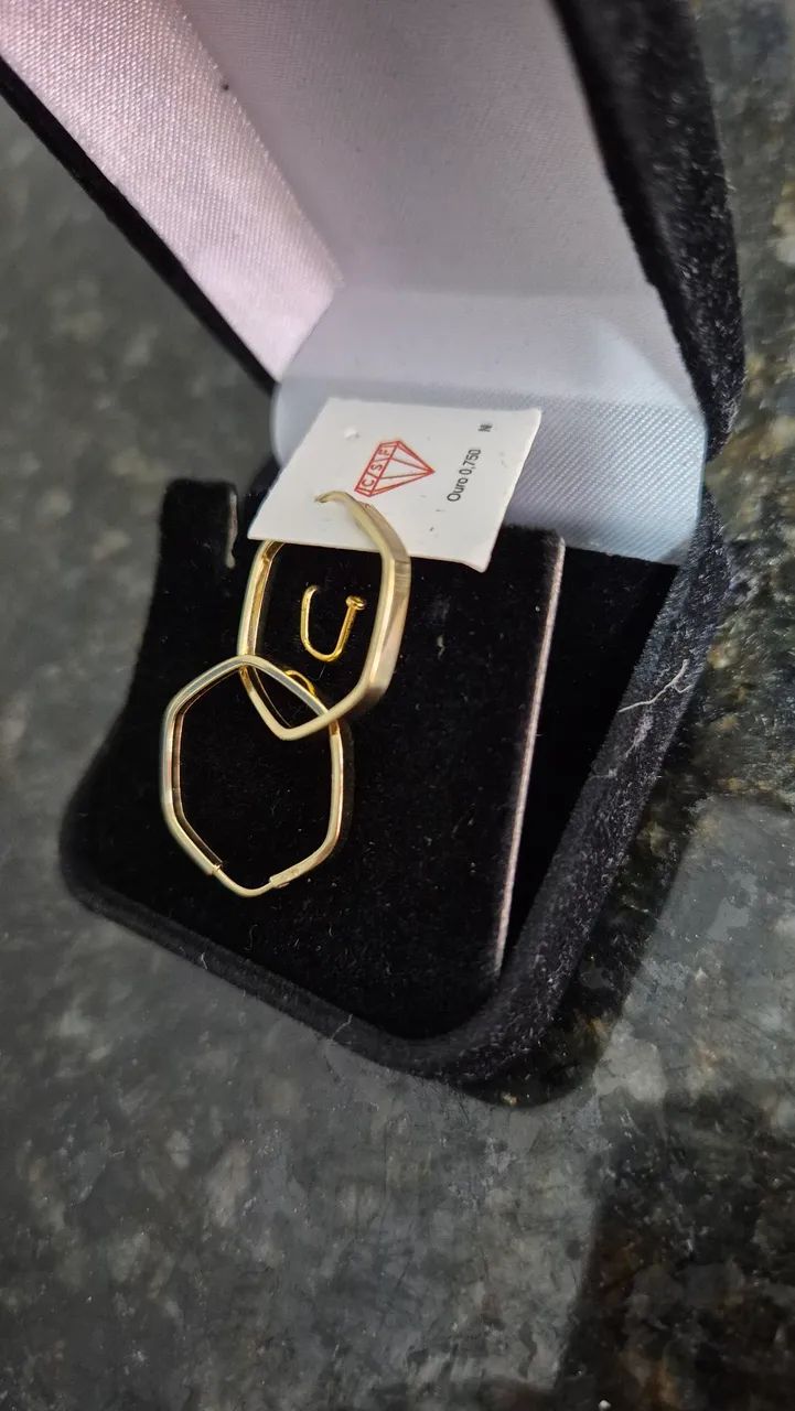 Brinco hexagonal em ouro 18K - Foto 2