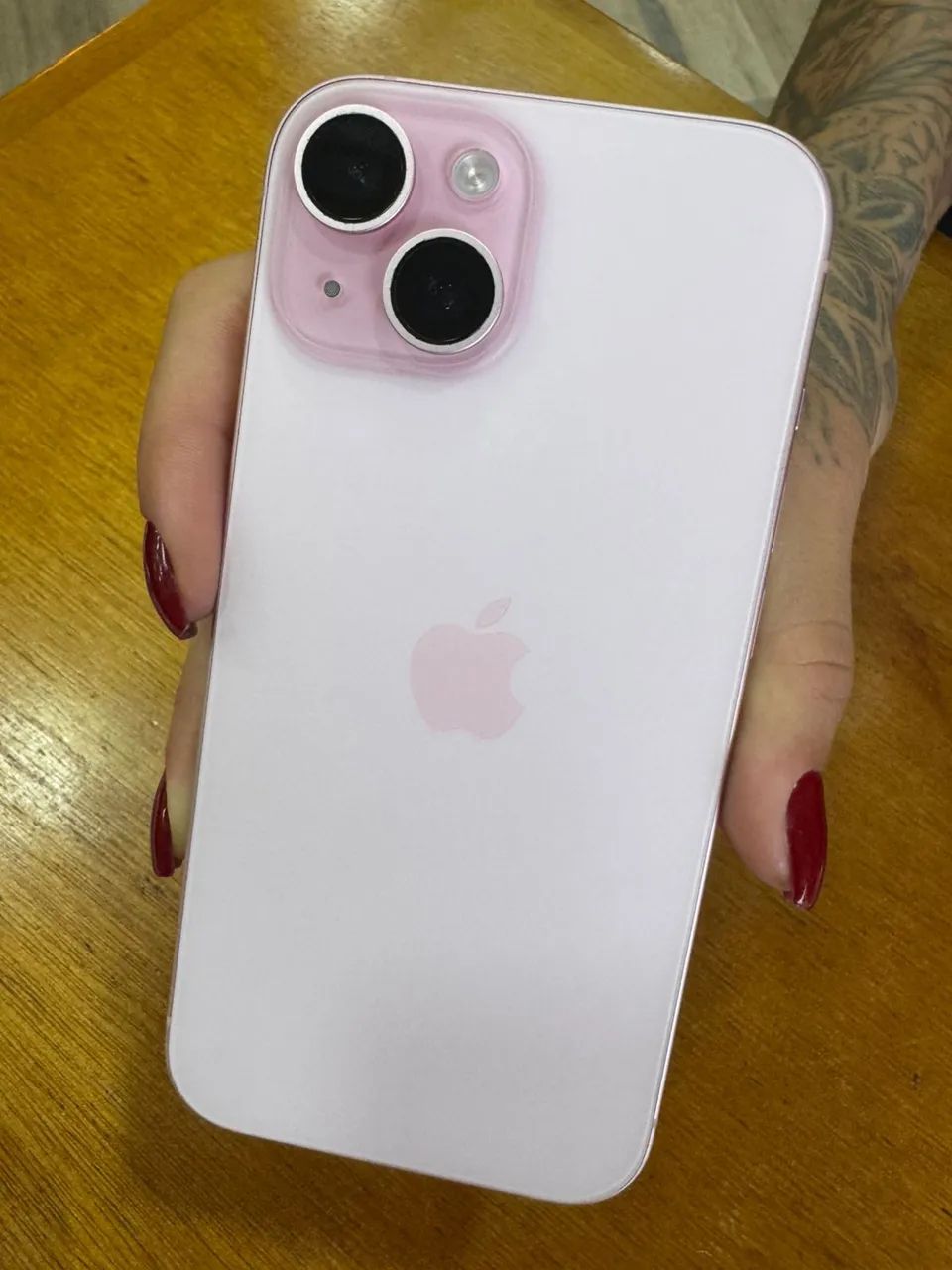 iPhone 15 rose