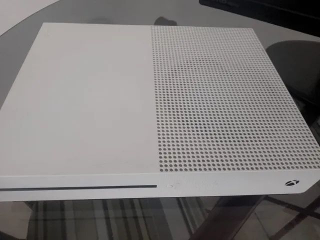 xbox oneS 1 tb com controle e monitor 22 polegadas - Foto 2