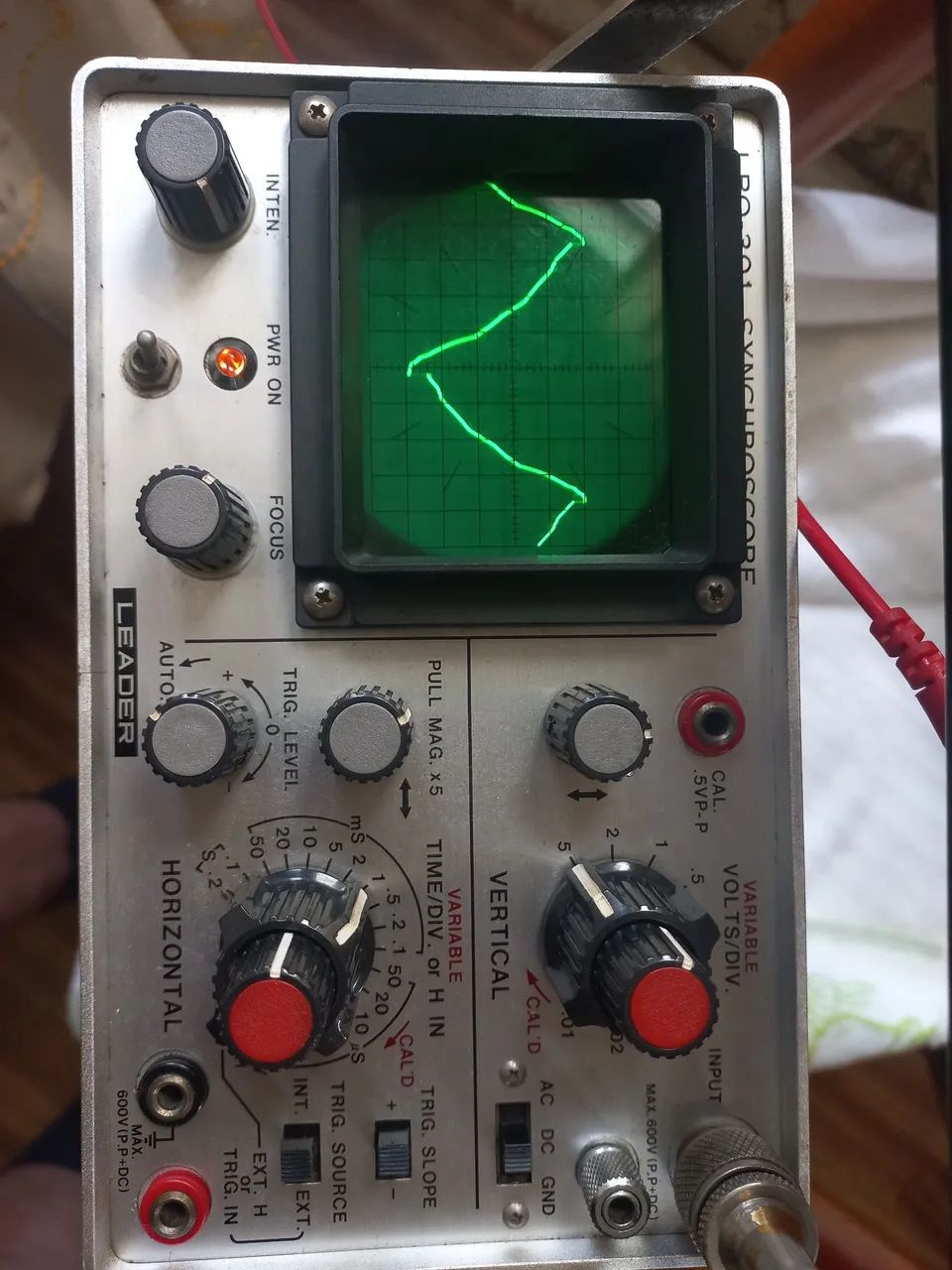 Osciloscópio Leader LBO-301 Synchroscope, perfeito estado - Foto 2