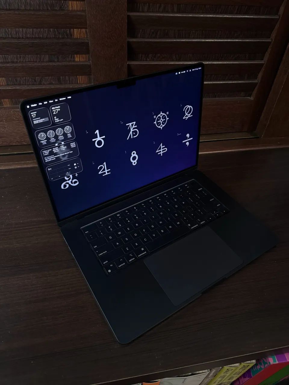 MacBook Air M2, 15 polegadas, 8GB de RAM, 256GB, Midnight