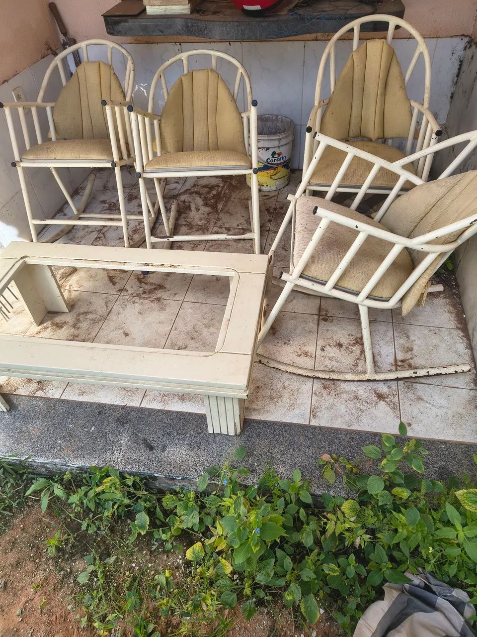 Kit com 4 cadeiras de balanço + centro + luminárias 100,00 apenas! - Foto 2