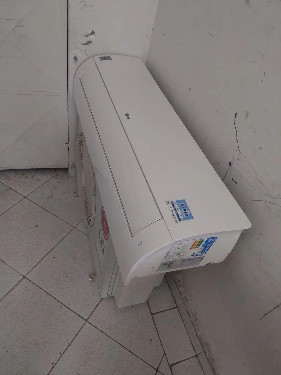Vendo ar condicionado com defeito não sei qual é  - Foto 2