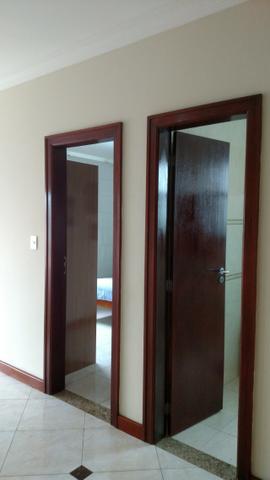 Excelente Cs de Condomínio 443 M2 4 Qts 02 suítes mobiliada finíssimo acabamento !!! - Foto 8