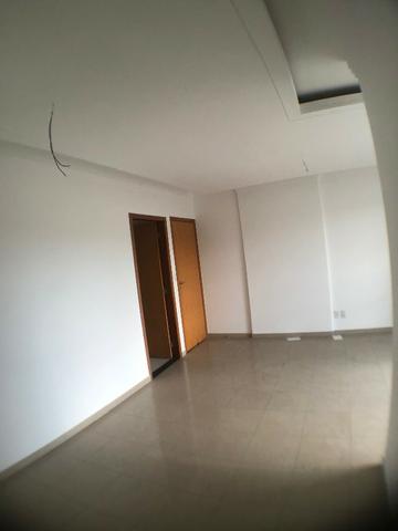 Apto 3 qtos , 3 suítes 2 vagas , Porcelanato, A/c Financiamento, Aceita carro Entrada - Foto 8