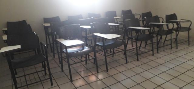 Venda de cadeiras escolares e mesas - Foto 2