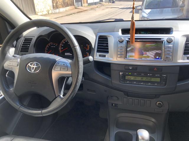 Vendo Hilux SRV 4x2 automática flex - Foto 6