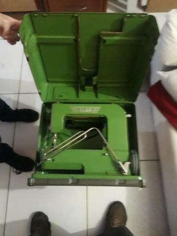 Raridade máquina de costura antiga ELNA completa - Foto 2