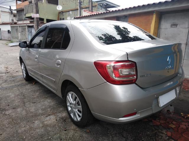 Carro Logan Prata