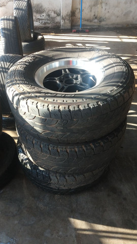Vendo roda 17 de caminhonete barata - Foto 2