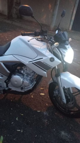 MOTO YAMAHA FAZER 250