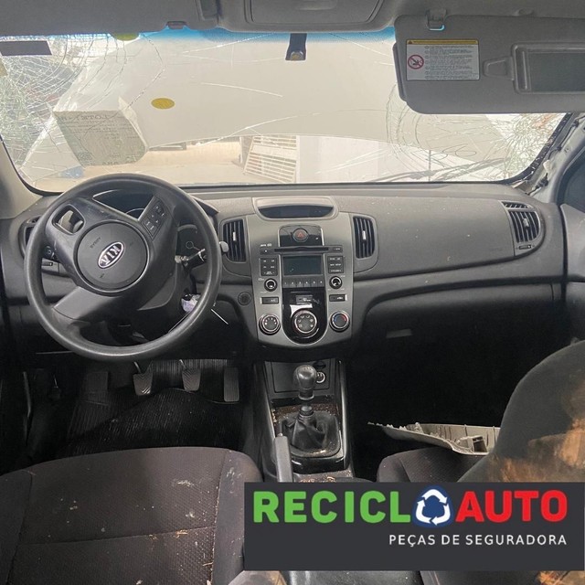 Sucata de kia cerato 2013 para retirada de peças Leia a descrição - Foto 4