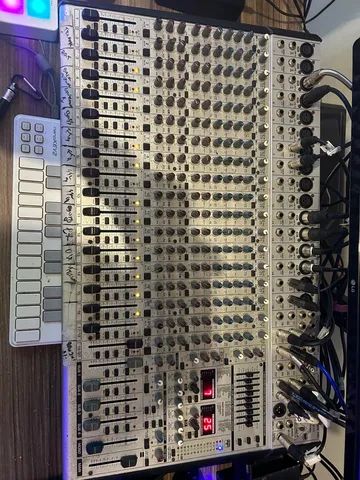 Mesa de som 24 canais behringer eurodesk sl2442fx-pro - vendo ou troco