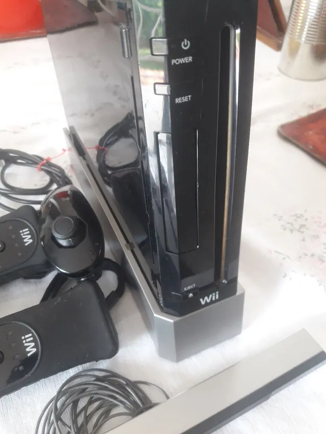 Console Nintendo Wii Desbloqueado Preto ou Branco Seminovo - Troco