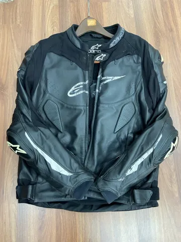 Jaqueta alpinestar e capacete kyt preto fosco