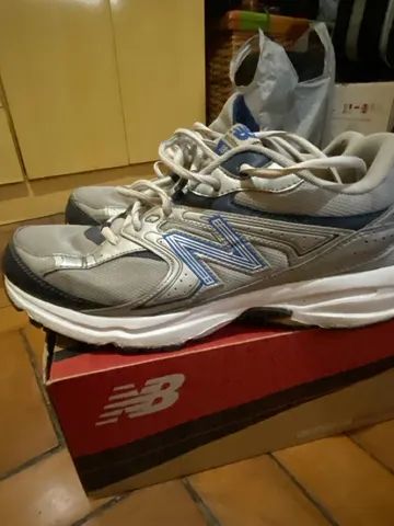 New balance 380, 42BR com caixa.