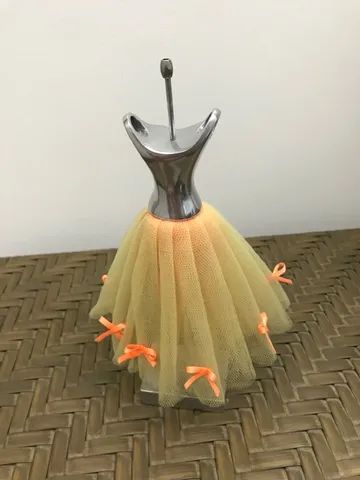 Estatueta bailarina em metal/ decoração  - Foto 3