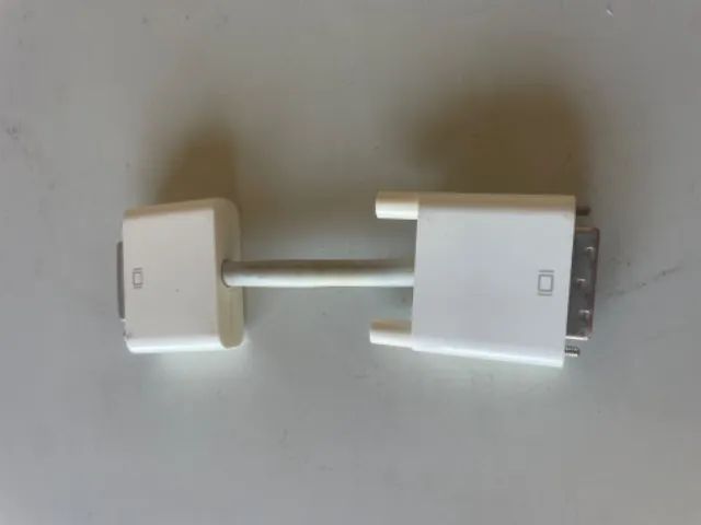 Adaptador Apple DVI fêmea para DVI macho