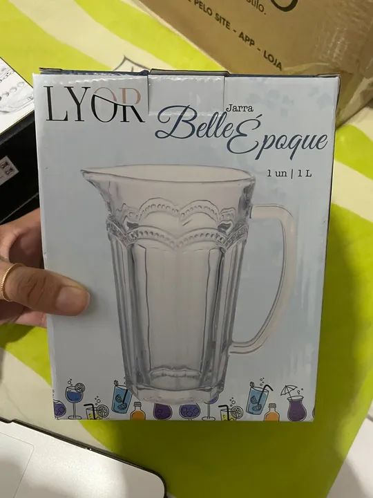 Jarra de 1L + jogo de copos