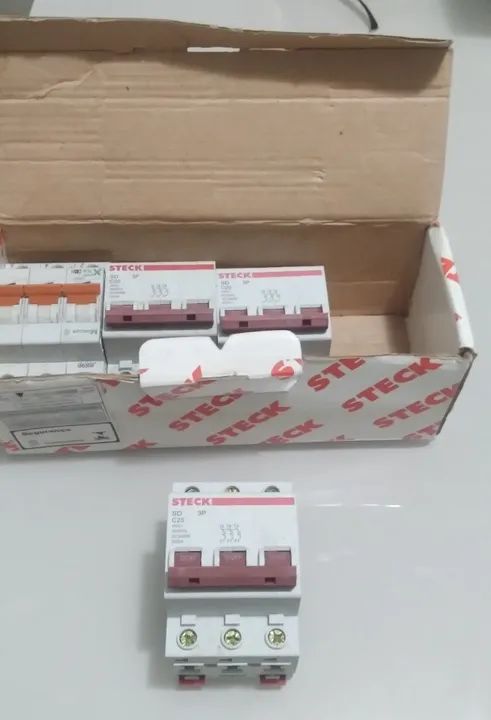 DIN Tri-pole Circuit Breaker Kit R$ 50