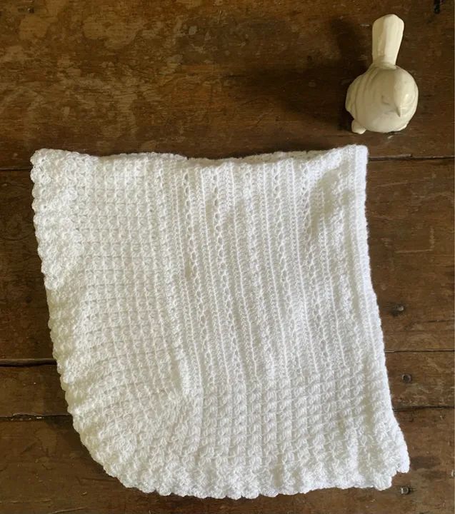 Manta / xale para bebê em crochê 