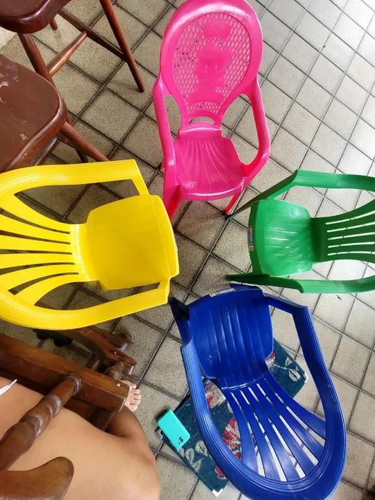 Conjunto de Cadeiras Infantis Coloridas