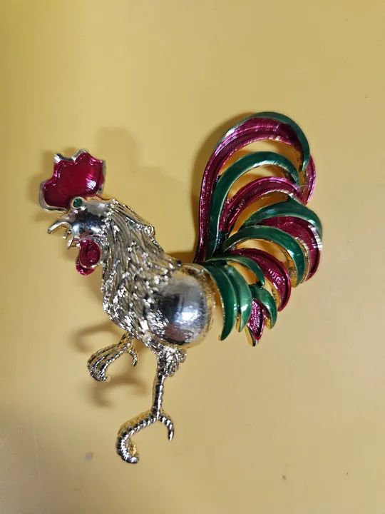 Broche galo dourado esmaltado - Foto 2