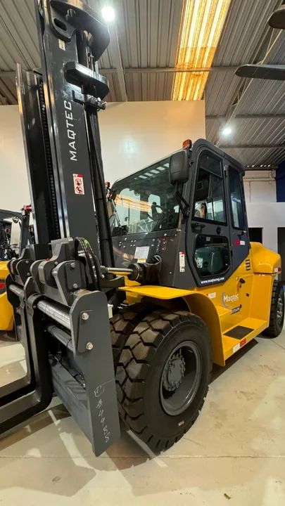 EMPILHADEIRA 7T CABINADA DISPONÍVEL PARA LOCAÇÃO - Foto 2