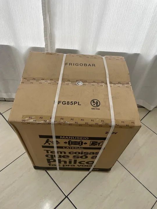 Frigobar Philco PFG85PL 85 Litros - Novo