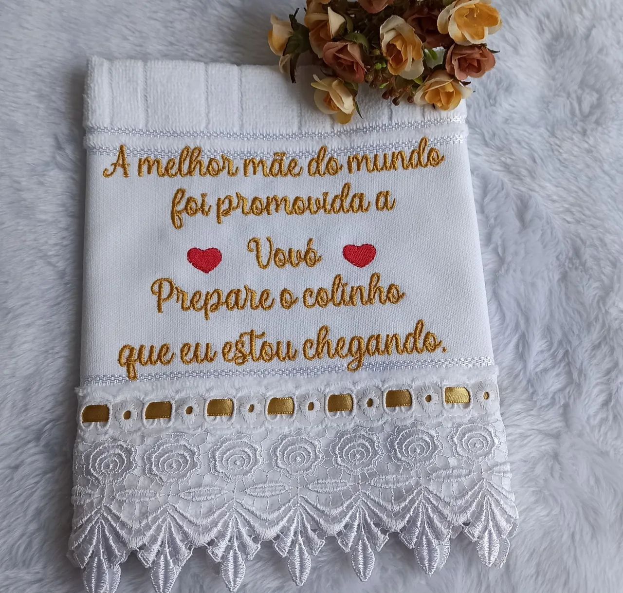 Toalha de lavabo bordada 