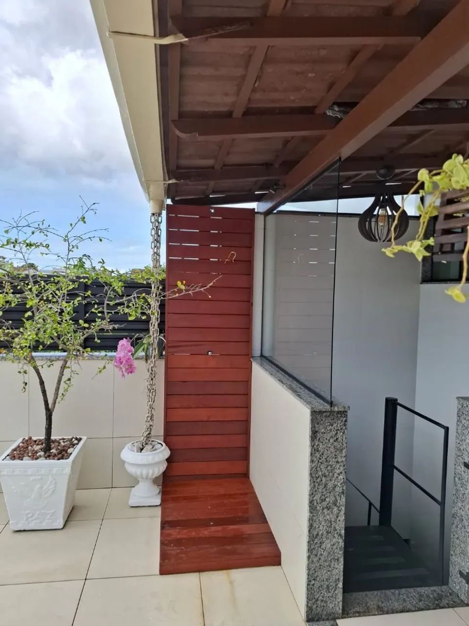 Chuveiro em madeira