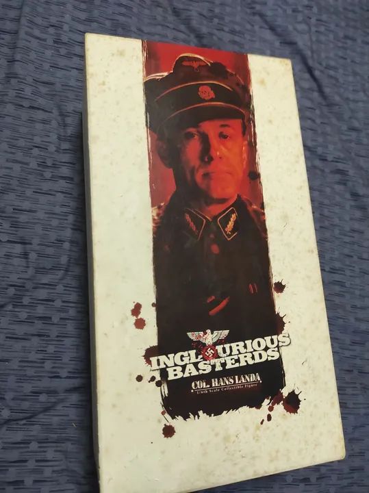 ＊Hans Clodhopper＊1968年＊高さ１８cm・ Cop・ Figura de ação hot toys do Coronel Hans Landa - Bastardos
