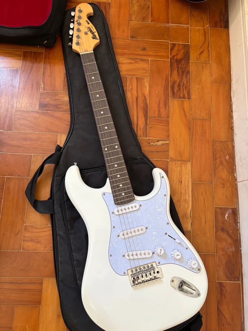 Guitarra Elétrica Memphis Mg32