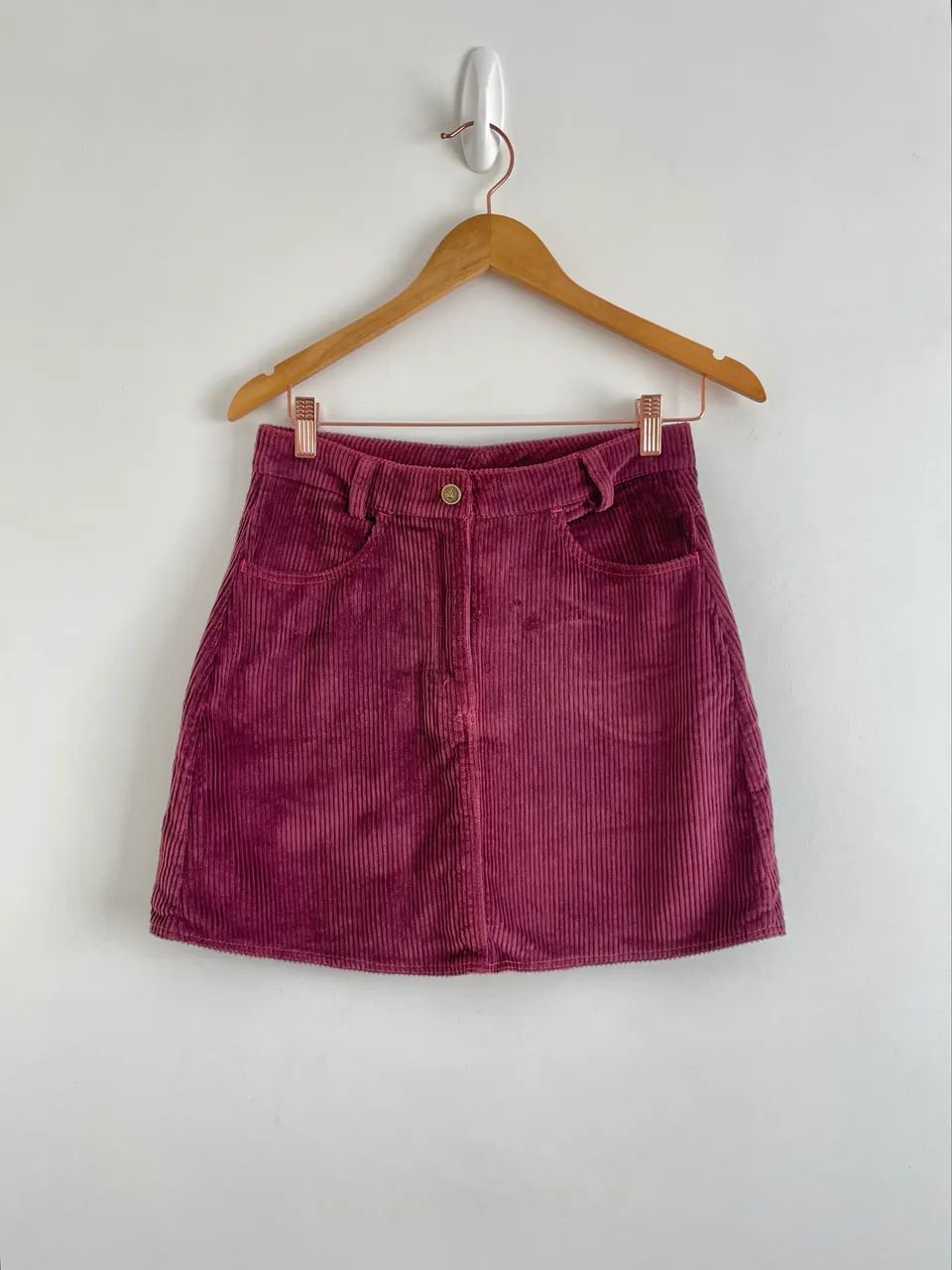Saia curta 36 / 38 veludo bordô 