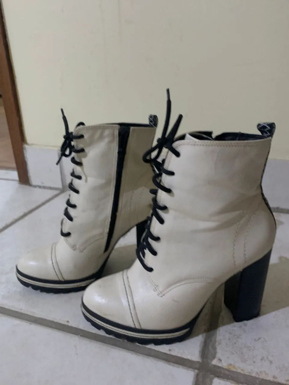 Bota Coturno com Salto