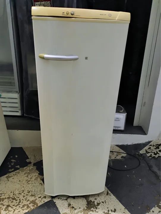 Geladeira Eletrolux em ótimo estado 
