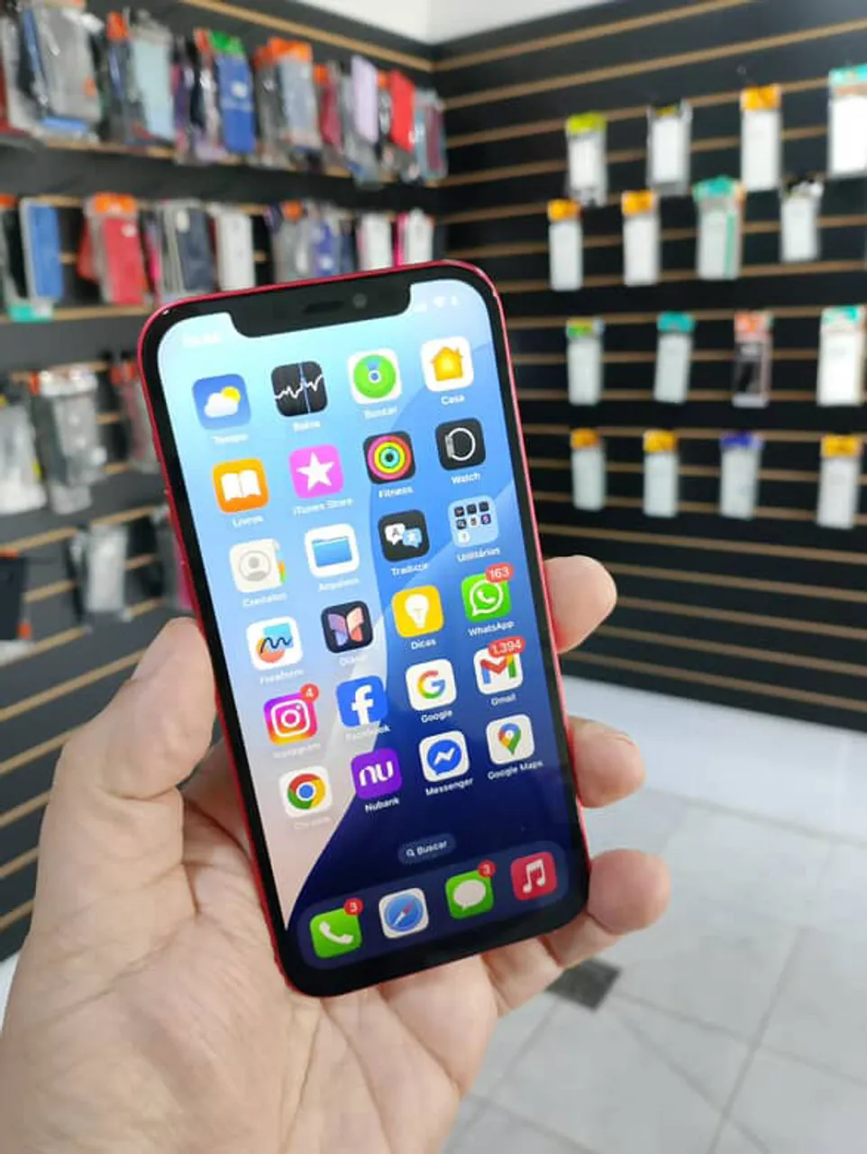 iPhone Vermelho - Design Moderno e Desempenho Incrível!