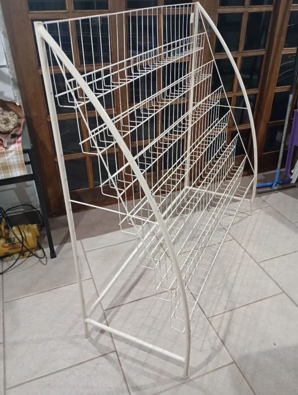 Estante/Expositor Aramado de Aço 1,30m x 1,30m x 0,50m