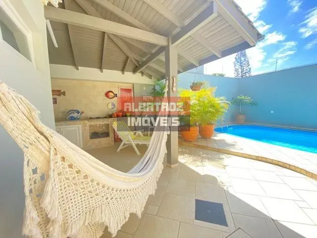 Casa para Venda em Florianópolis, Córrego Grande, 4 dormitórios, 2 suítes, 5 banheiros, 2