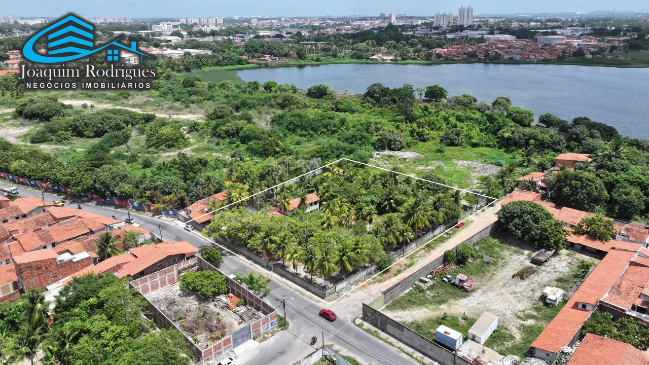 Terreno com duas frentes - 60x70m (arredondado)