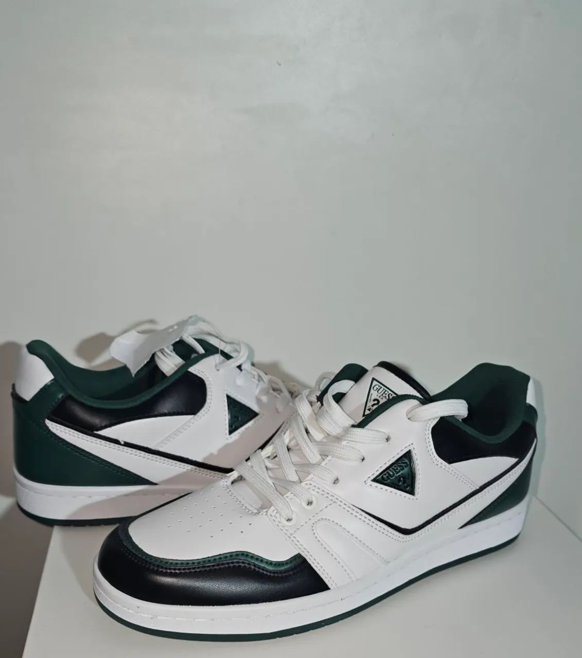 Tênis Guess Verde, Branco e Preto. - Foto 2