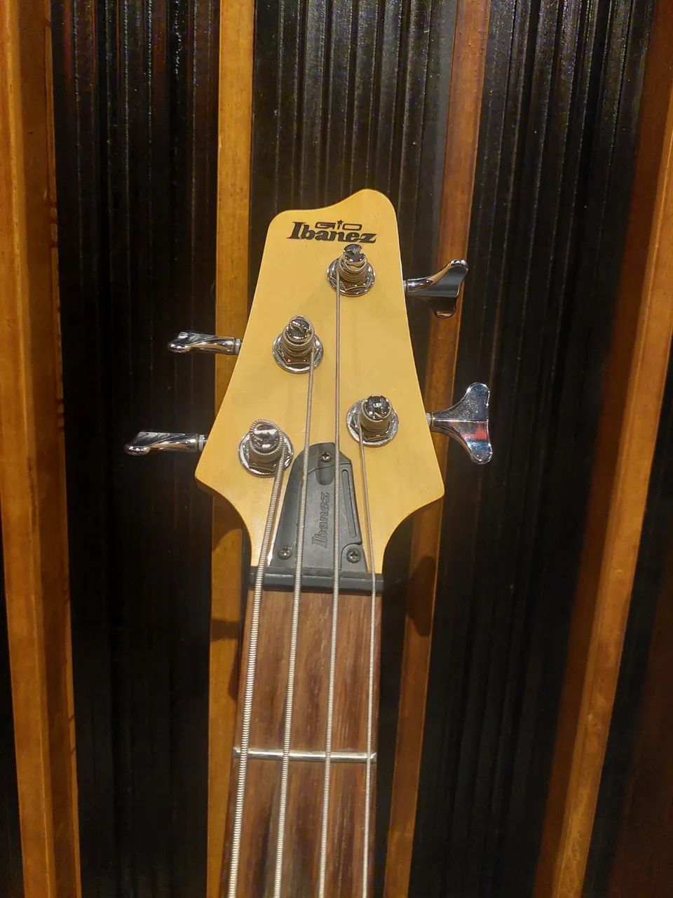 Baixo Ibanez GATK20 4 Cordas Vermelho - Instrumentos musicais