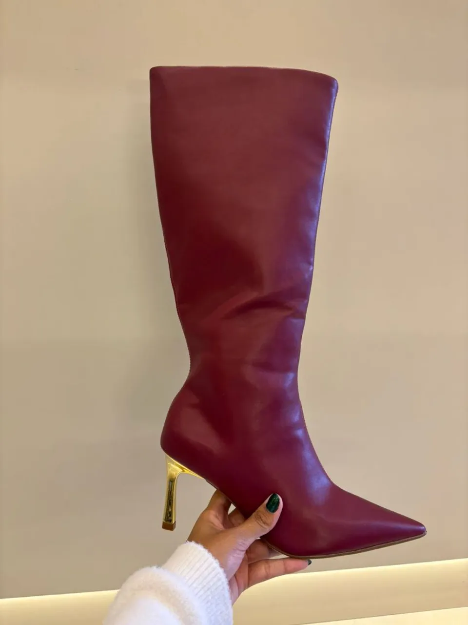 Bota Feminina Vinho Salto Dourado Elegante