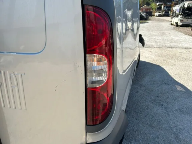 SINALEIRA DIREITA FIAT FIORINO 2014