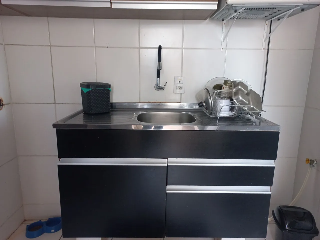 Armário de cozinha compacto preto