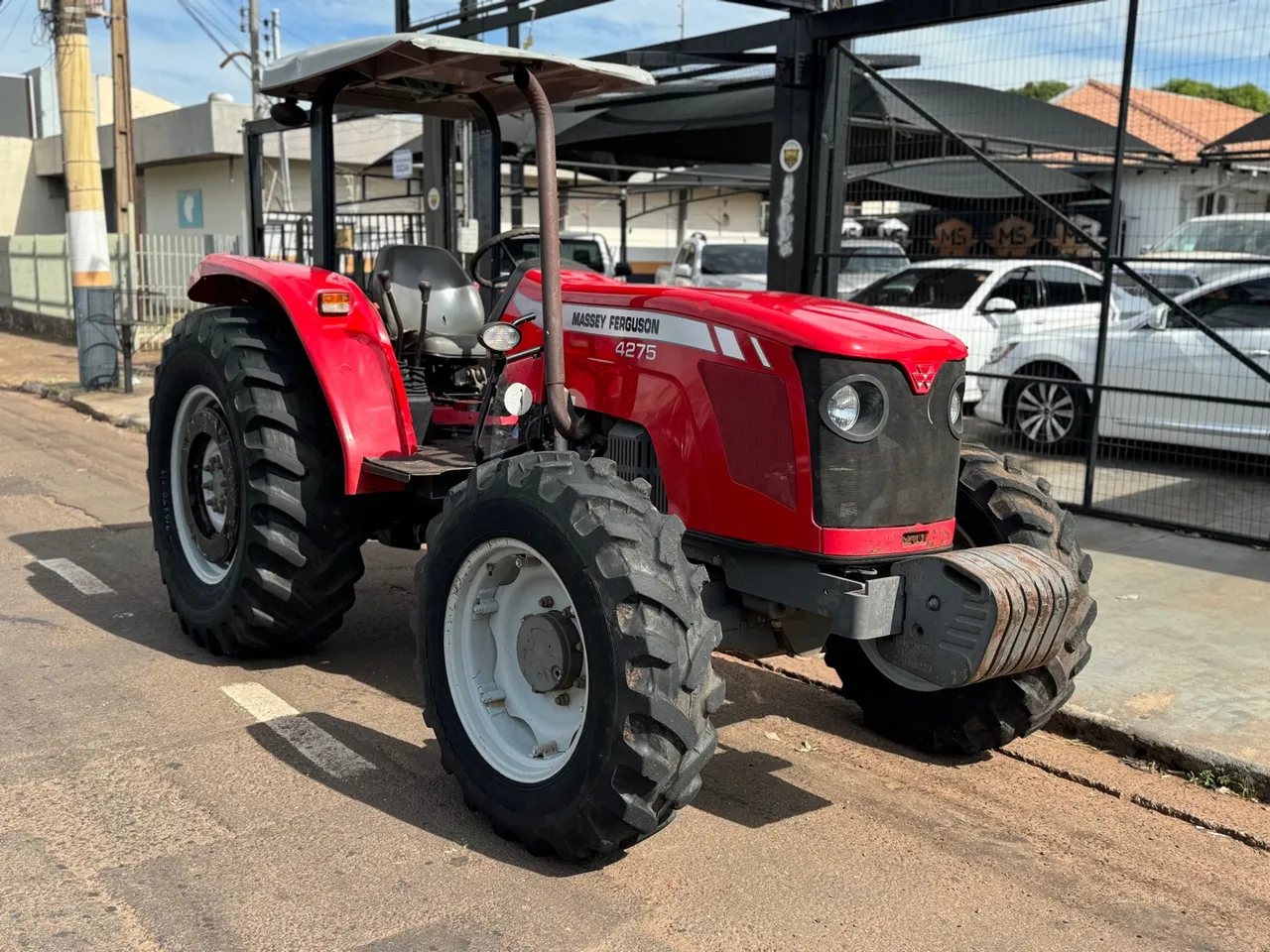 Trator Massey Ferguson 4275 ano 2013
